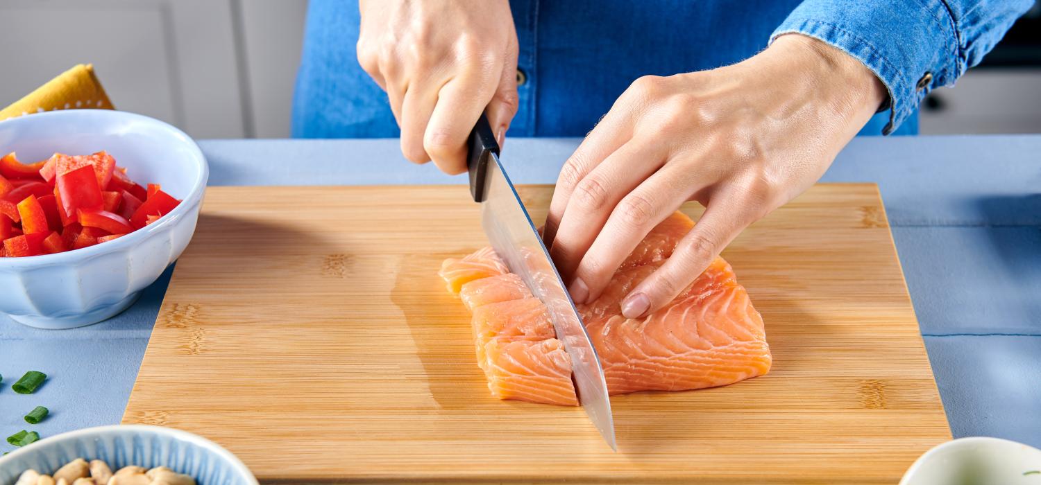 Schnelle Asia-Lachs-Pfanne mit Erdnuss