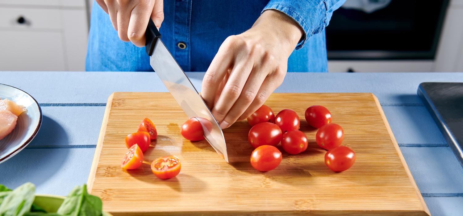 Schnelle Hühner-Pfanne mit Tomaten und Spinat