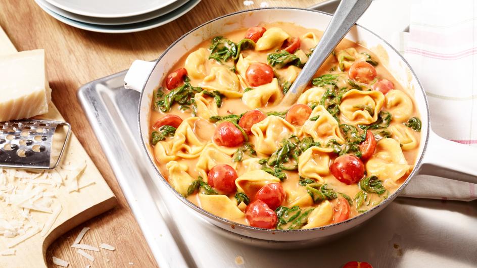 Tortellini mit Spinat-Tomaten-Sauce