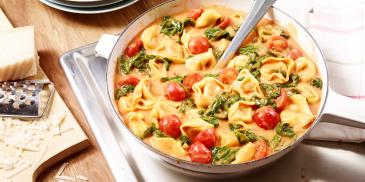 Tortellini mit Spinat-Tomaten-Sauce