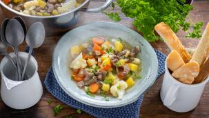 Bunte Rindfleisch-Suppe